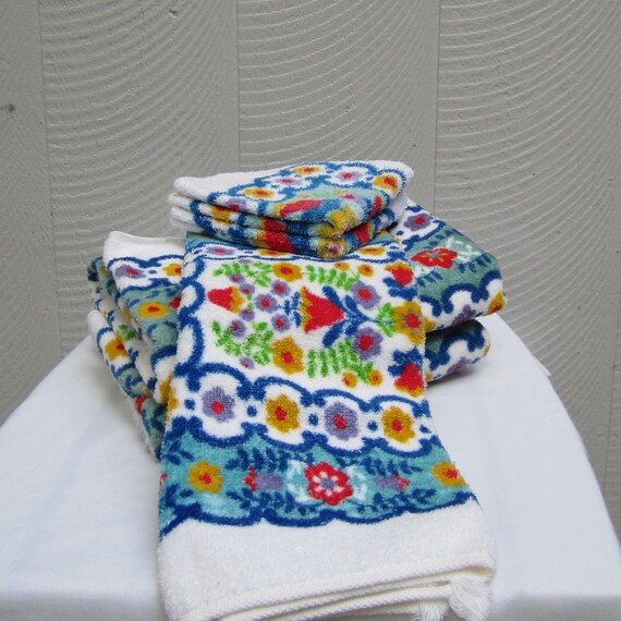 Vintage Bath Towel Set. Floral 1970s His and by siblingsvintage