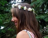 Rustic Chic Daisy Flower Crown Hippie headband hairwreath Hippie flower halo hair 70s style Bohemian Babys Breath Halo Bridal