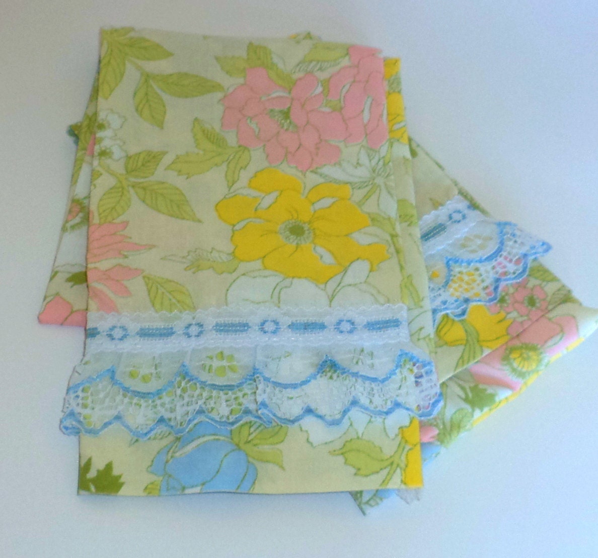 Vintage Floral Towel Set. Great Christmas Gift Idea
