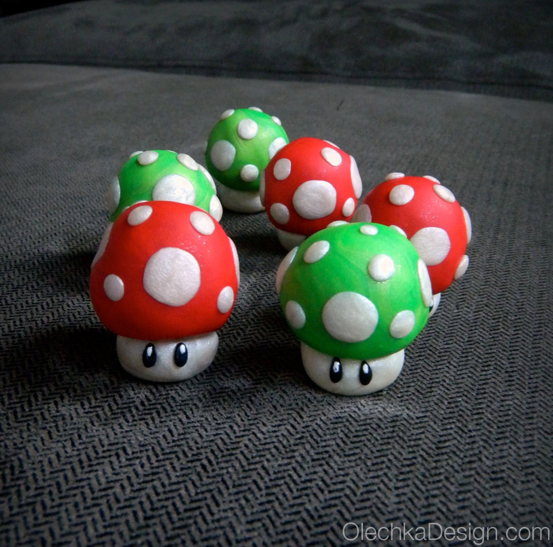 Nintendo Super Mario Mushroom Sculpture, Red and Green, Cake Topper, Polymer Clay, Geek Accessories