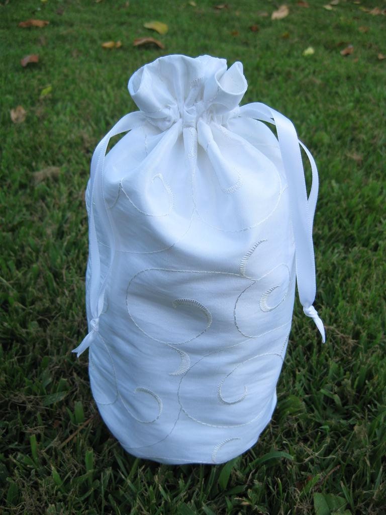 Drawstring Purse in White Swirl Embroidered Taffeta