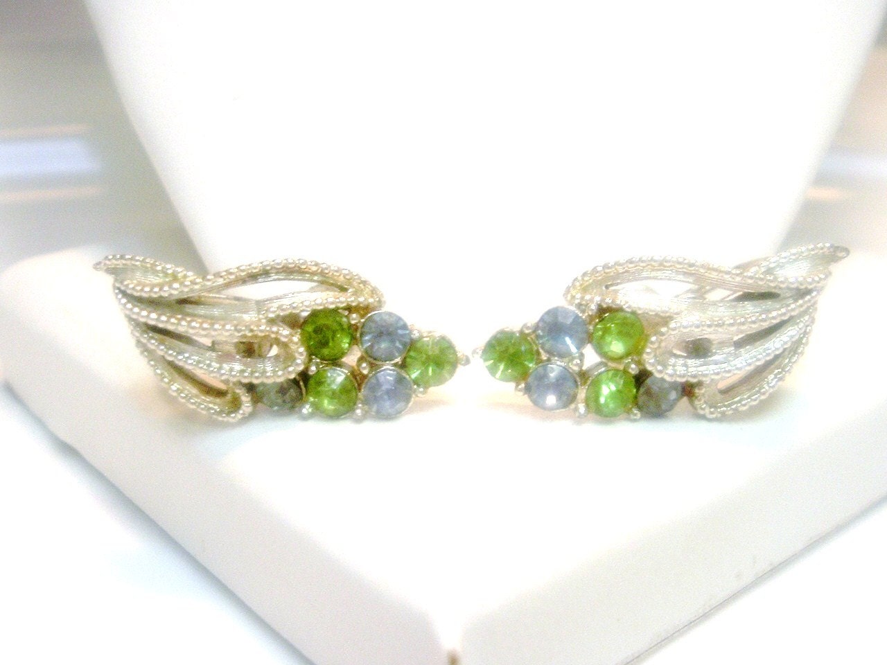 CLEARANCE--Vintage CORO Peridot and Light Sapphire Rhinestone Earrings Screwback