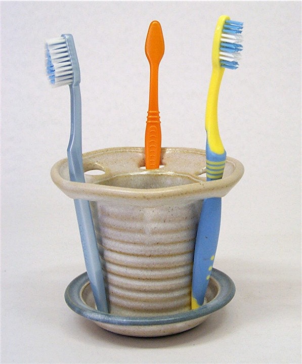 Pottery Toothbrush Holder for 6 brushes in Soft by JimAndGina
