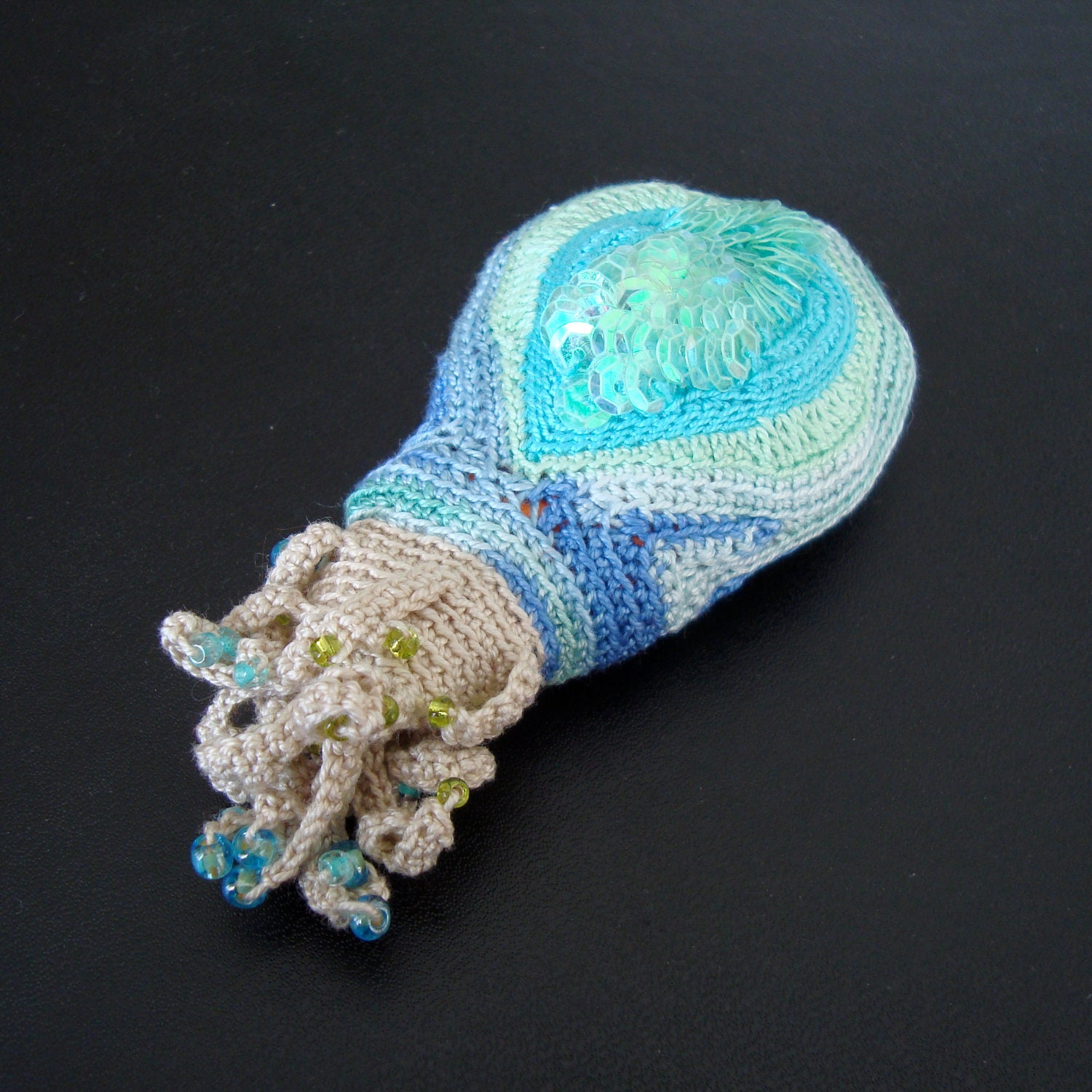 Molusco Freeform Crochet Brooch