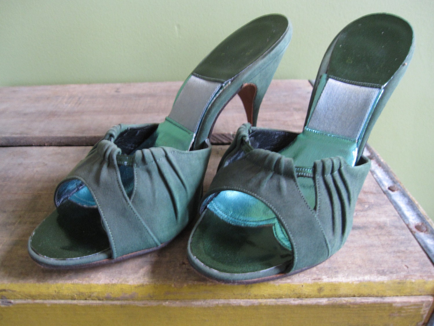 Mad Men Shoes // Emerald Green Suede Sz 5 // Sultry Backless High Heels // Glamourous and Ingenious Springolator by Ferncraft