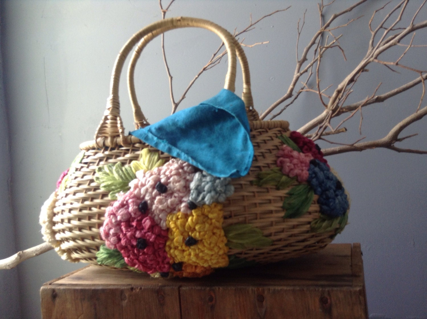 VINTAGE PURSE...a natural fiber boho purse bag - Phillipines souvenir summer wedding - raffia floral