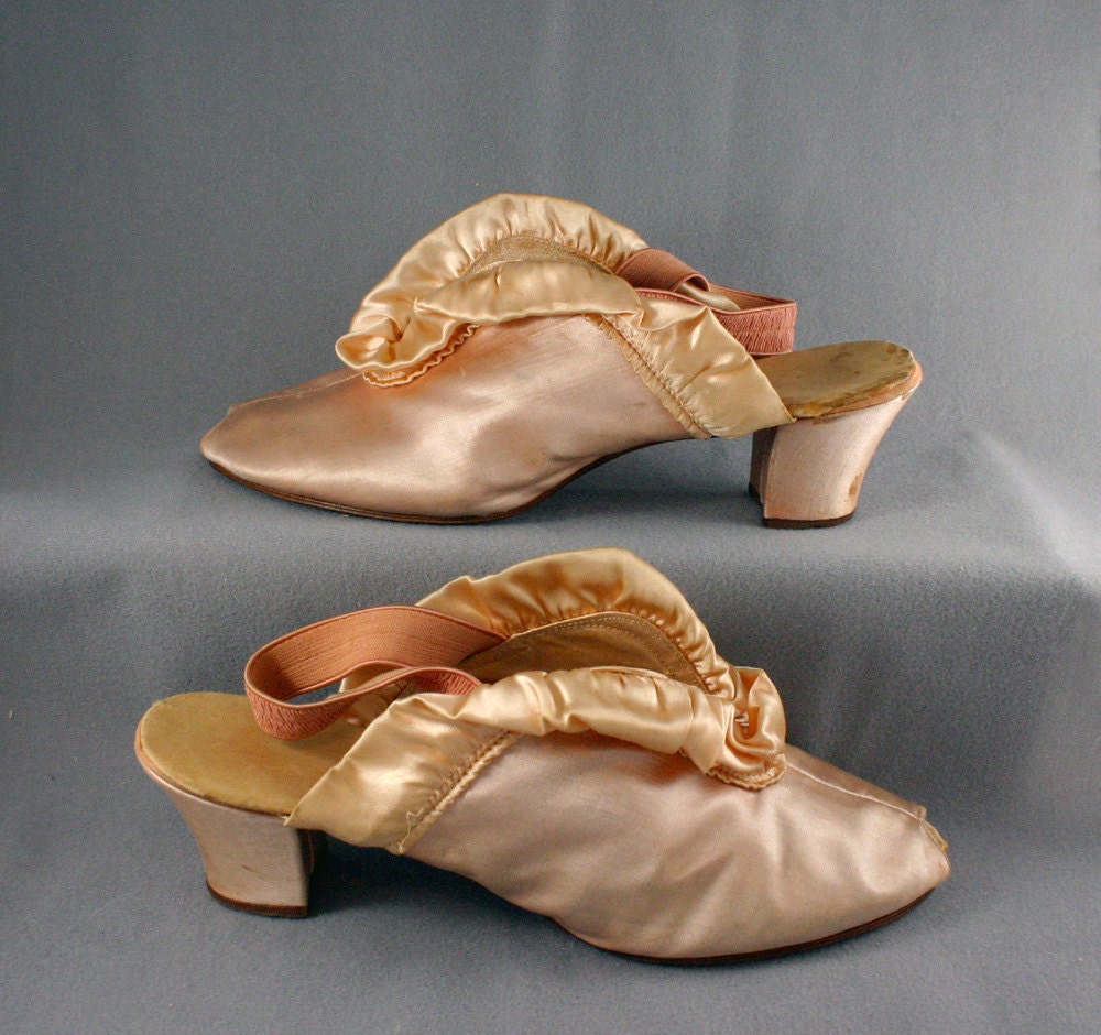 Vintage 30s Silk Satin Peep Toe Heeled Boudoir Slipper Shoes