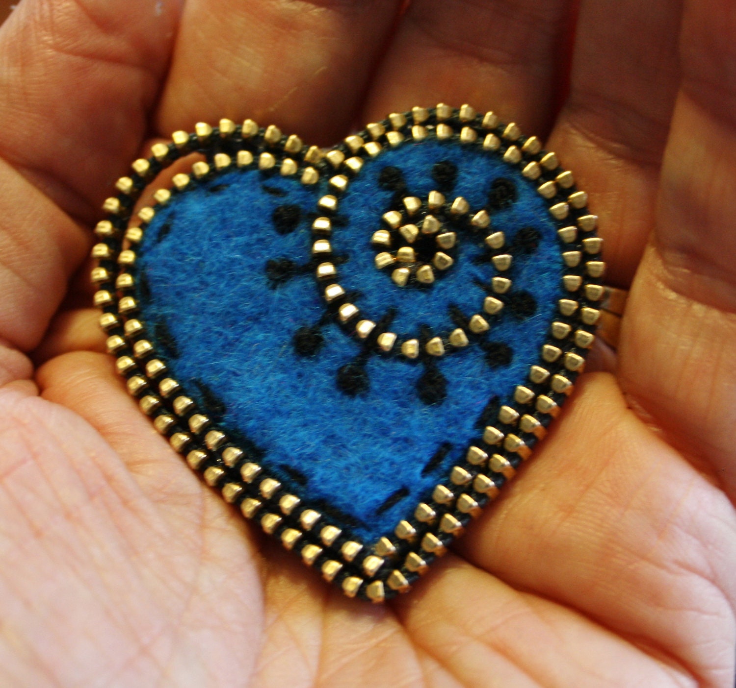 felt and zipper heart brooch ......  your choice of color