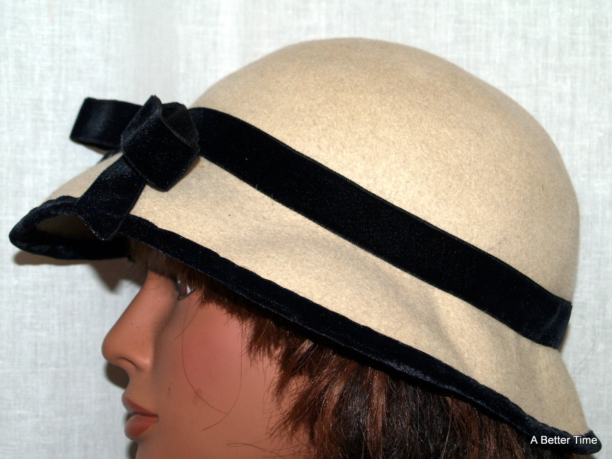 Merrimac Ivory colored brimmed hat with black accent - vintage 1960s