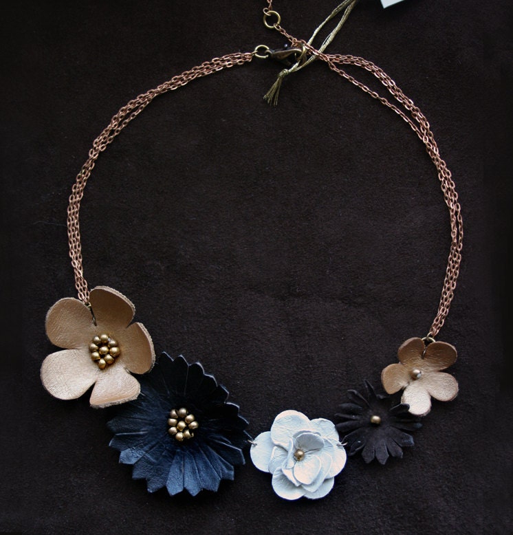 Leather flower statement necklace - Floral boho fashion jewelry - Bib necklace - Fall Winter jewelry