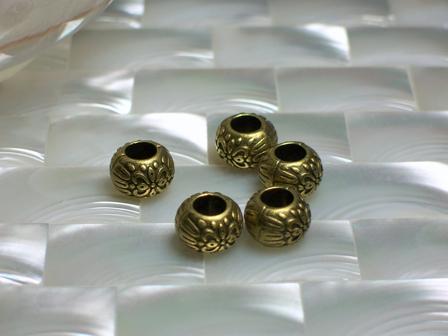 Antique Brass tone 10 by 7mm decorative Rondelle Beads 5pcs