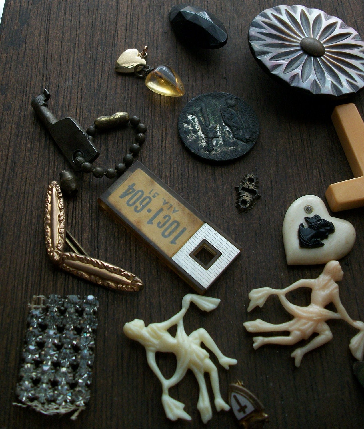 16 pc lot of found objects victoran jewelry celluloid pieces rhinestone abalone