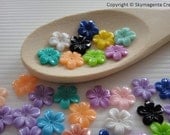 30 pieces Flower Resin Cabochon, Mixed Color, 11 mm  (00670)
