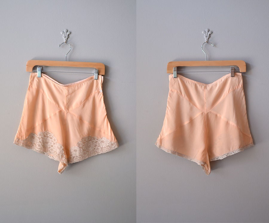 40s tap pants / 1940s lingerie / lace tap pants