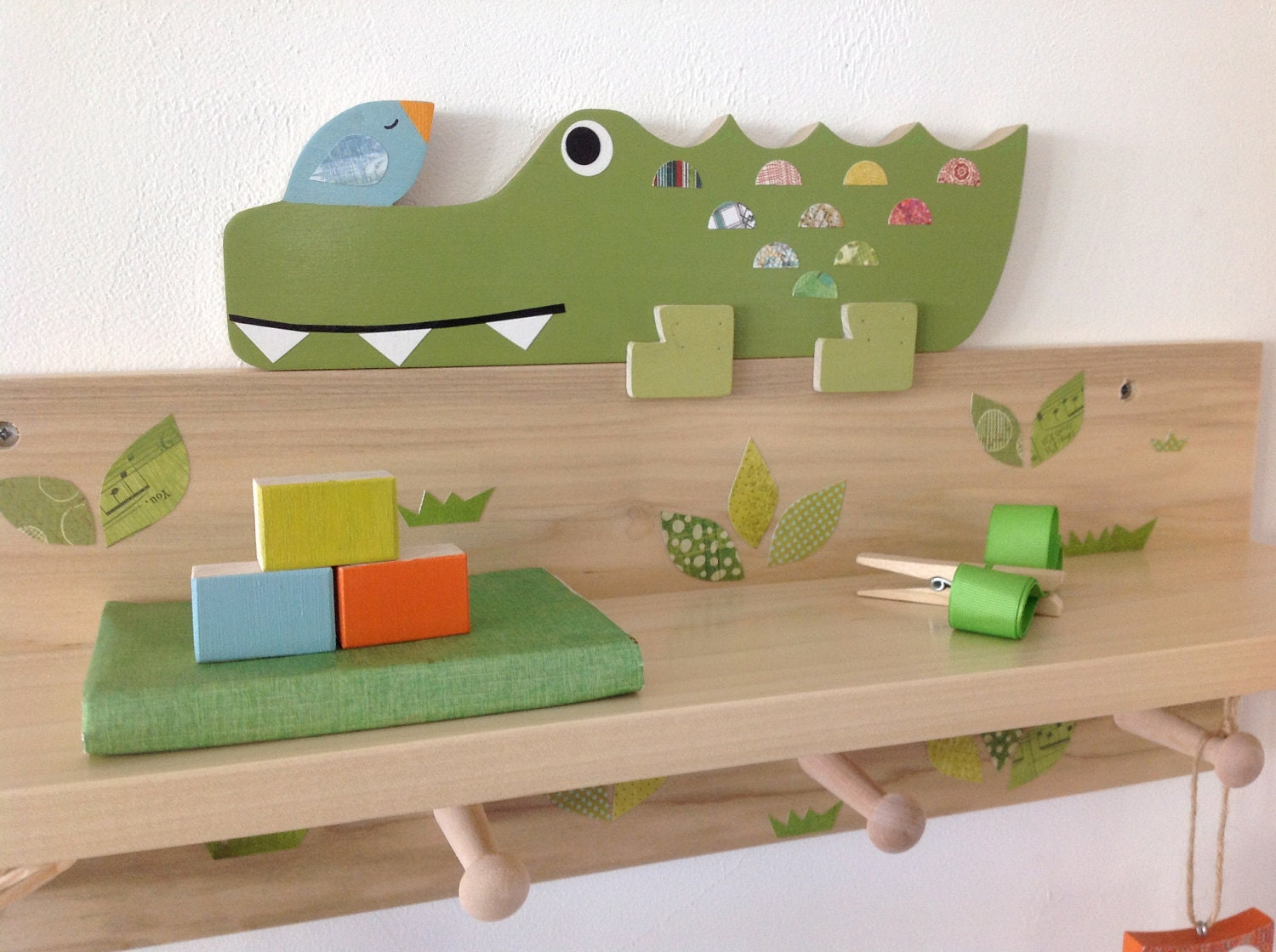 Alligator Shelf/Peg Rack