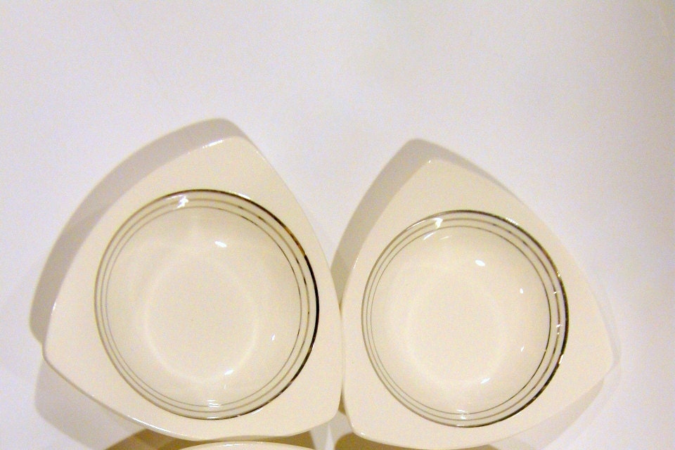 Rare Atomic Salem Tricorne Pair of Berry Bowls: Art Deco, White w/ Platinum Trim