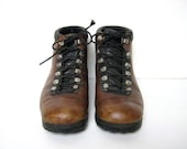Vintage 70s brown and black leather mountain hiking boots // Larks // women's 8.5