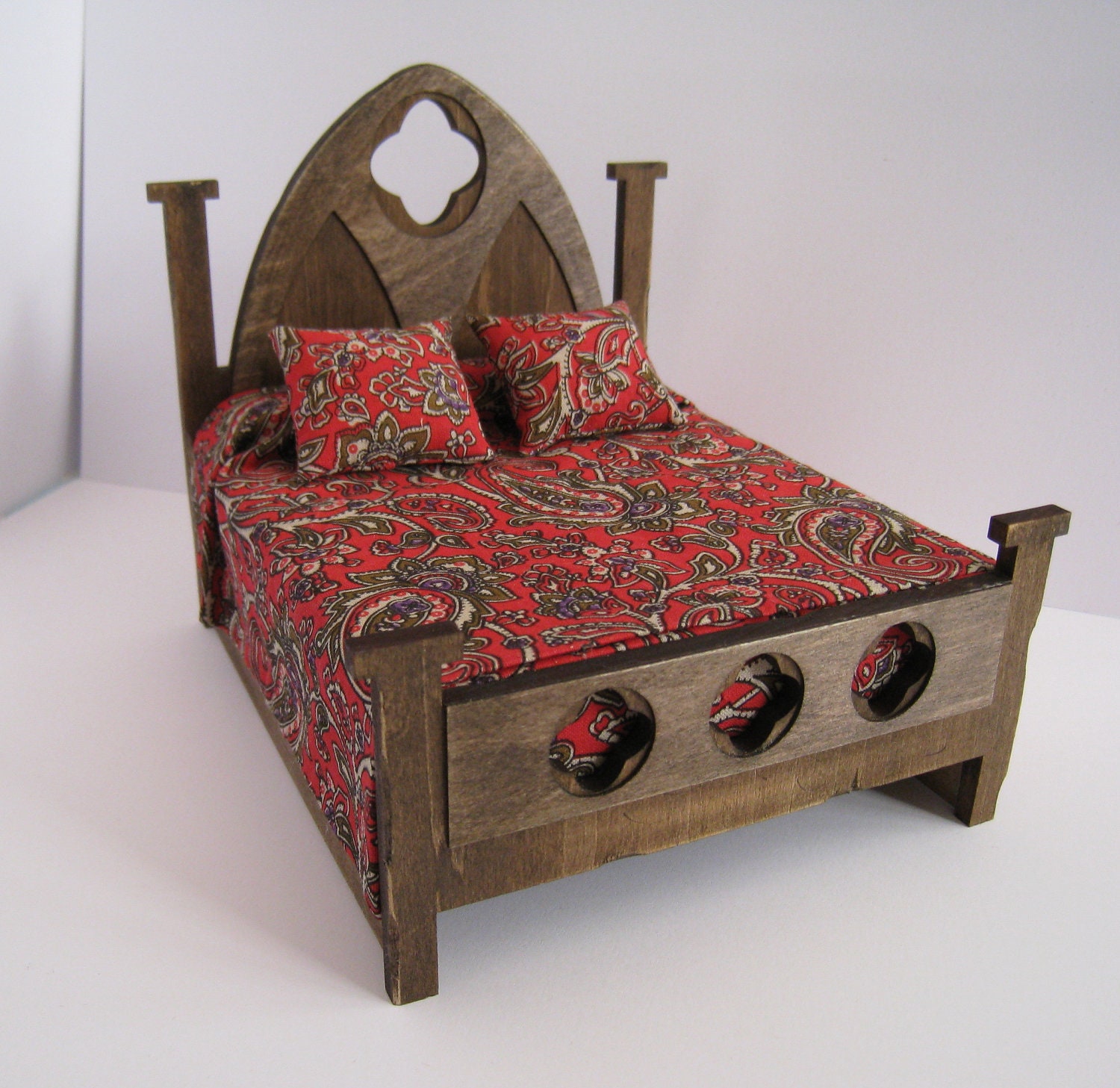 Bed, double,Tudor a dollhouse miniature in twelfth scale