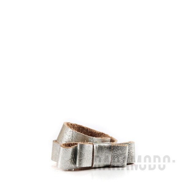 Silver - bow bracelet.