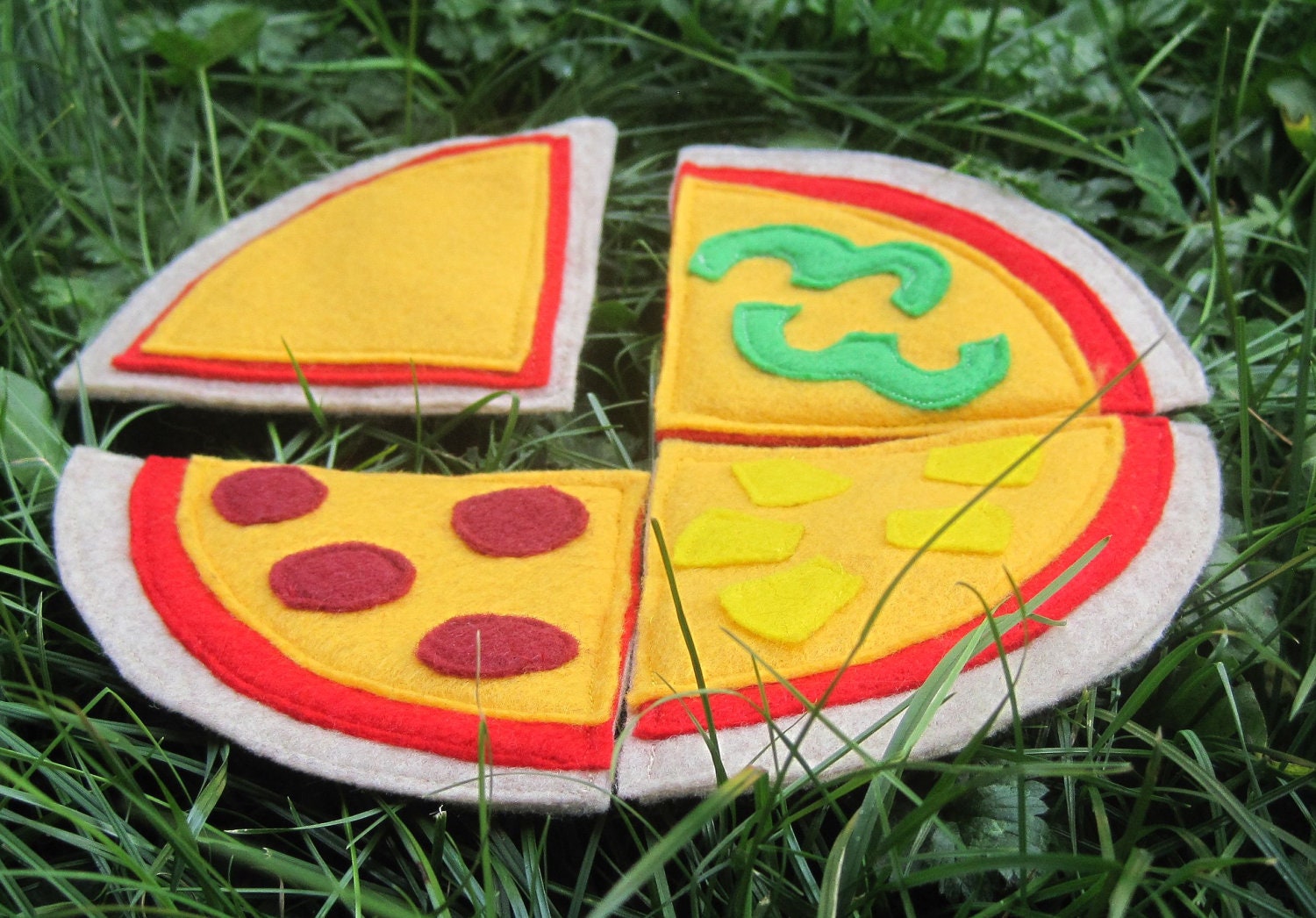 Felt Play Food Pizza -- Pepperoni, Pineapple, Pepper, and Plain