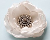 Bridal Flower hair clip with vintage rhinestone brooch