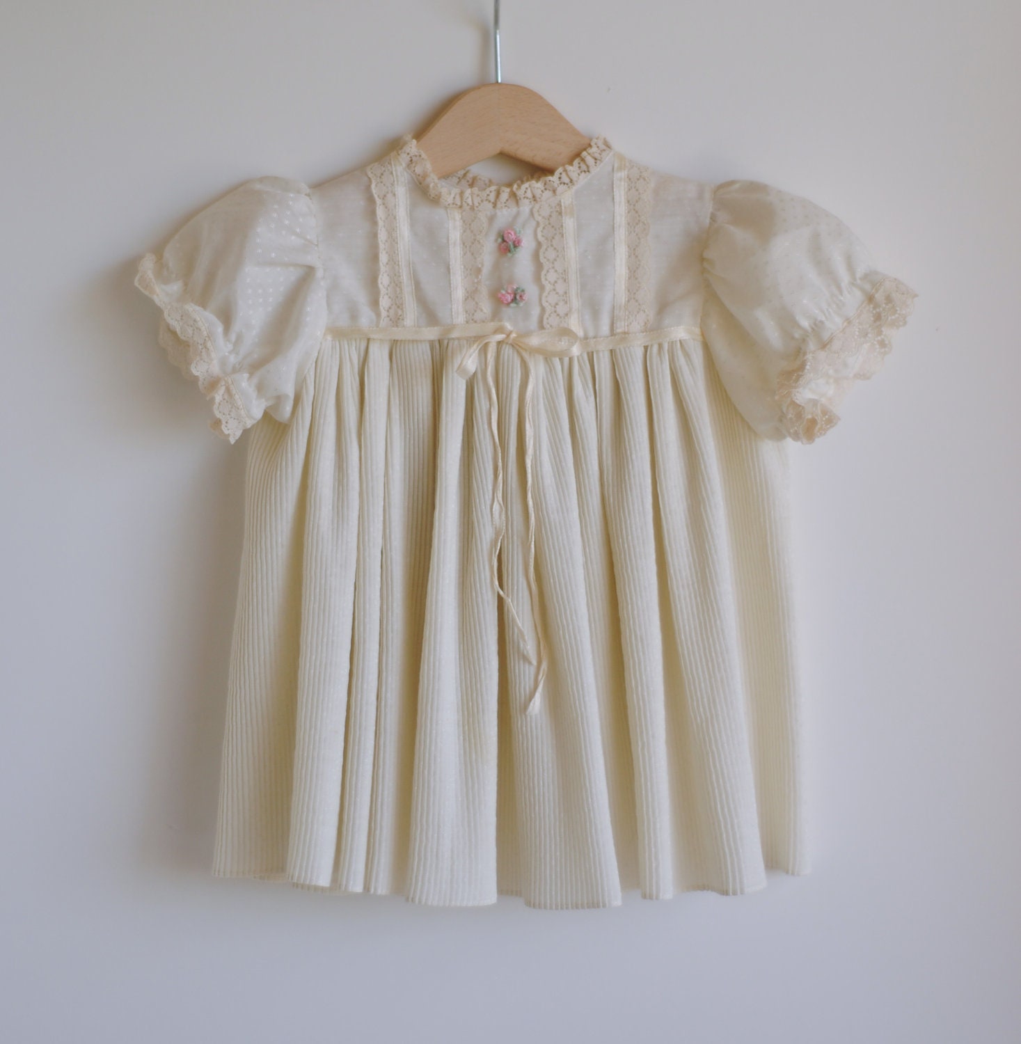 Vintage style baby dress Diy clothes, Baby dress, Vintage fashion