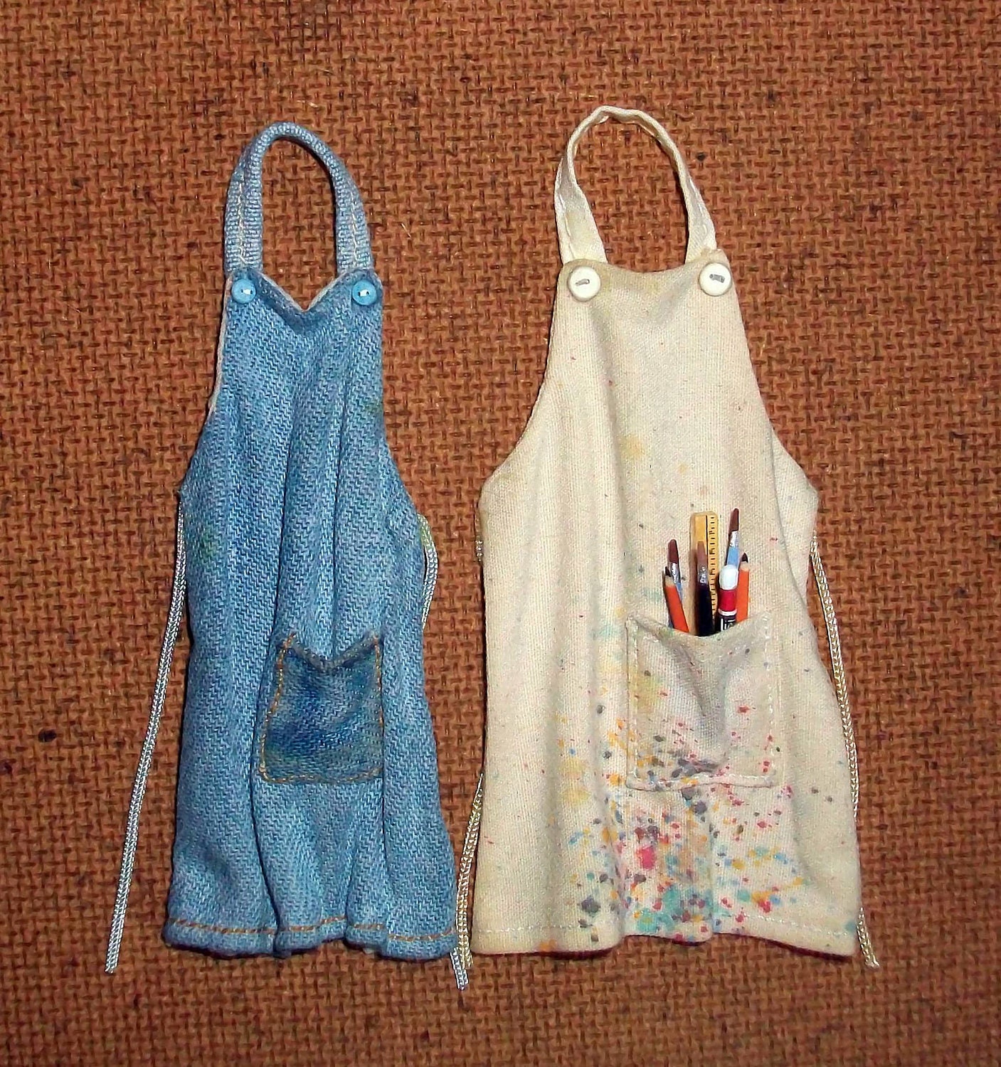 Pair of Miniature Aprons (1 inch dollhouse scale)