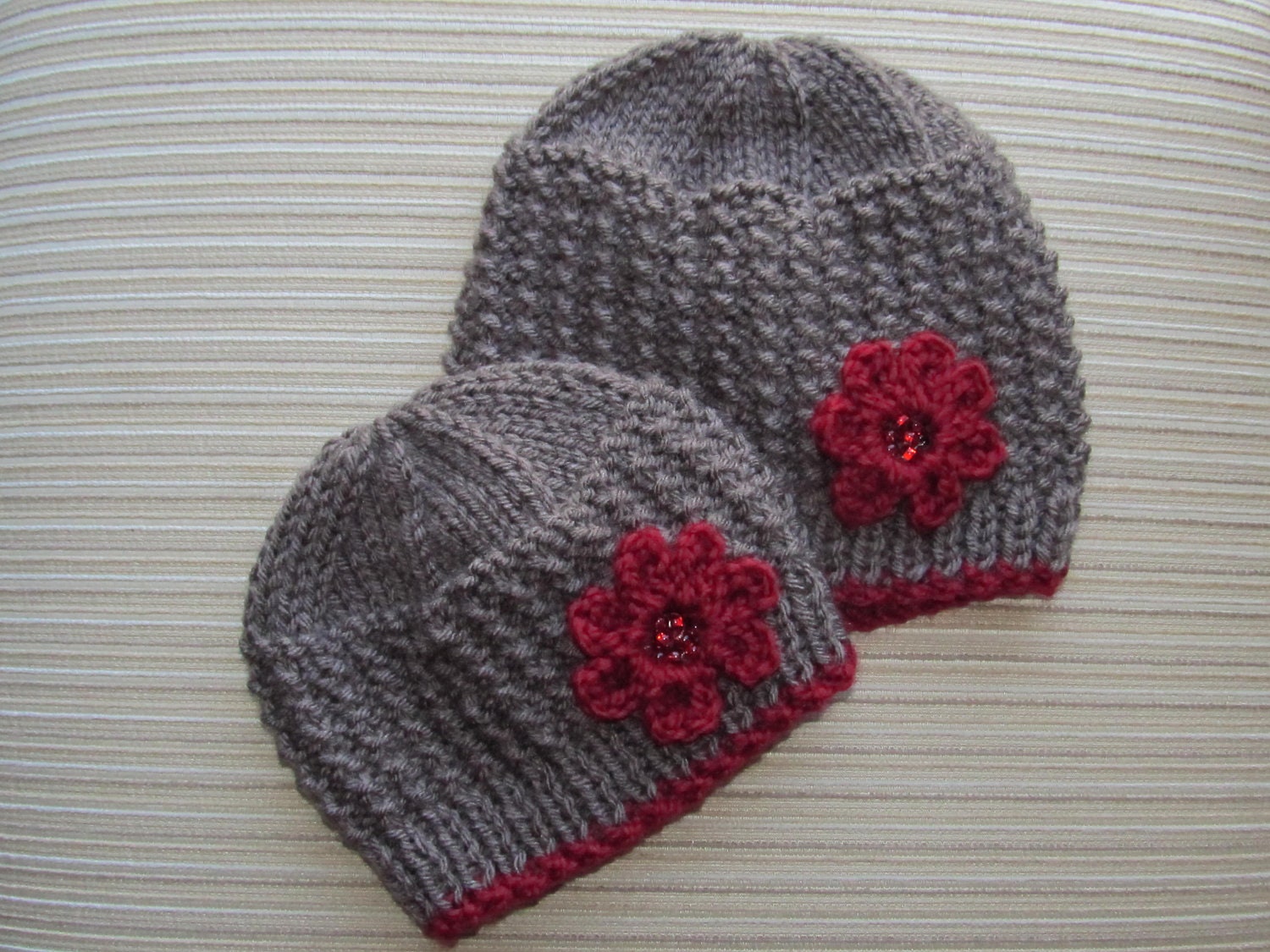 Number 75 KNITTING PATTERN Rice Stitch Hat for a Girl