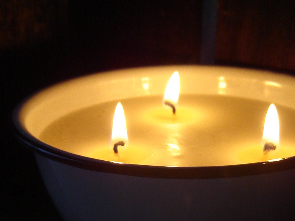Scented Soy Candle in enamelware bowl / Container Candle Home Decor / Mothers Day Gift Idea