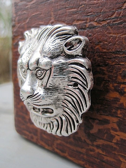 Metal Lion Head drawer knob / Pull in Silver by DaRosa