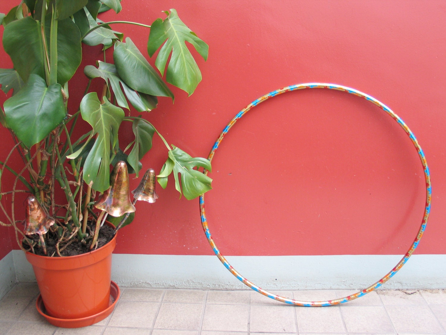 Lightweight 1980s glittery, starry hula hoop, perfect for tricks
