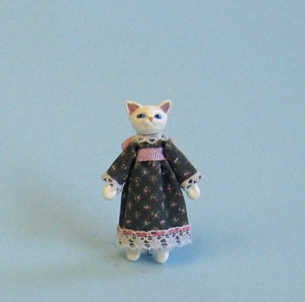 Miniature white dressed cat lady 1/4" and 1" scales doll plus free dolhouse kit