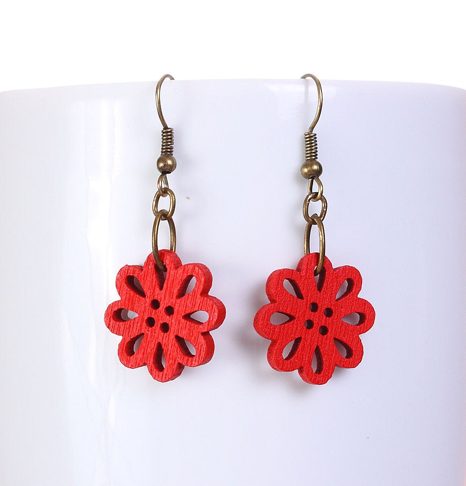 Red wood flower drop earrings (570)