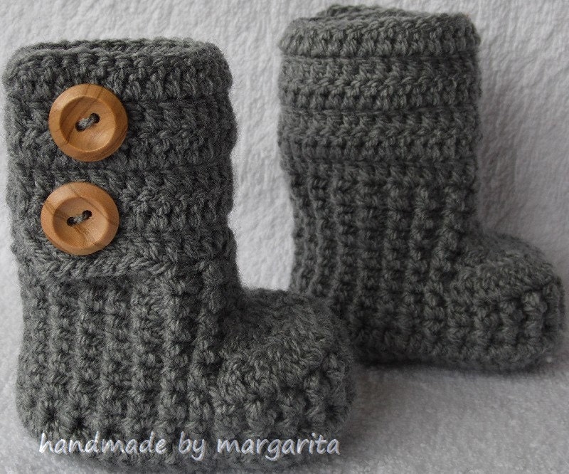 Crochet baby booties with double wooden buttons for NB,0-3M or 3-6M,choose your size and colour
