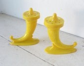 1950's Kitschy Salt and Pepper Shakers, Yellow Genie Lamps