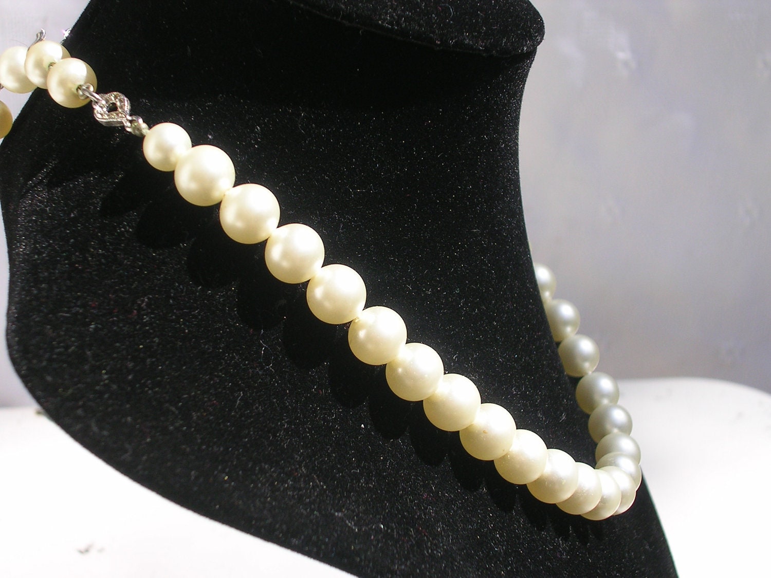 Vintage Pearl Choker Necklace with Rhinestones