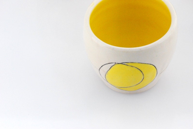 cup tumbler minimal in white and red