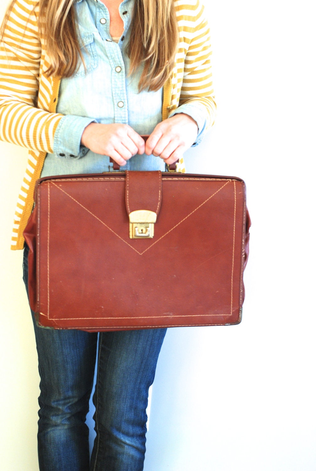 Vintage Briefcase - thevintagetreehouse
