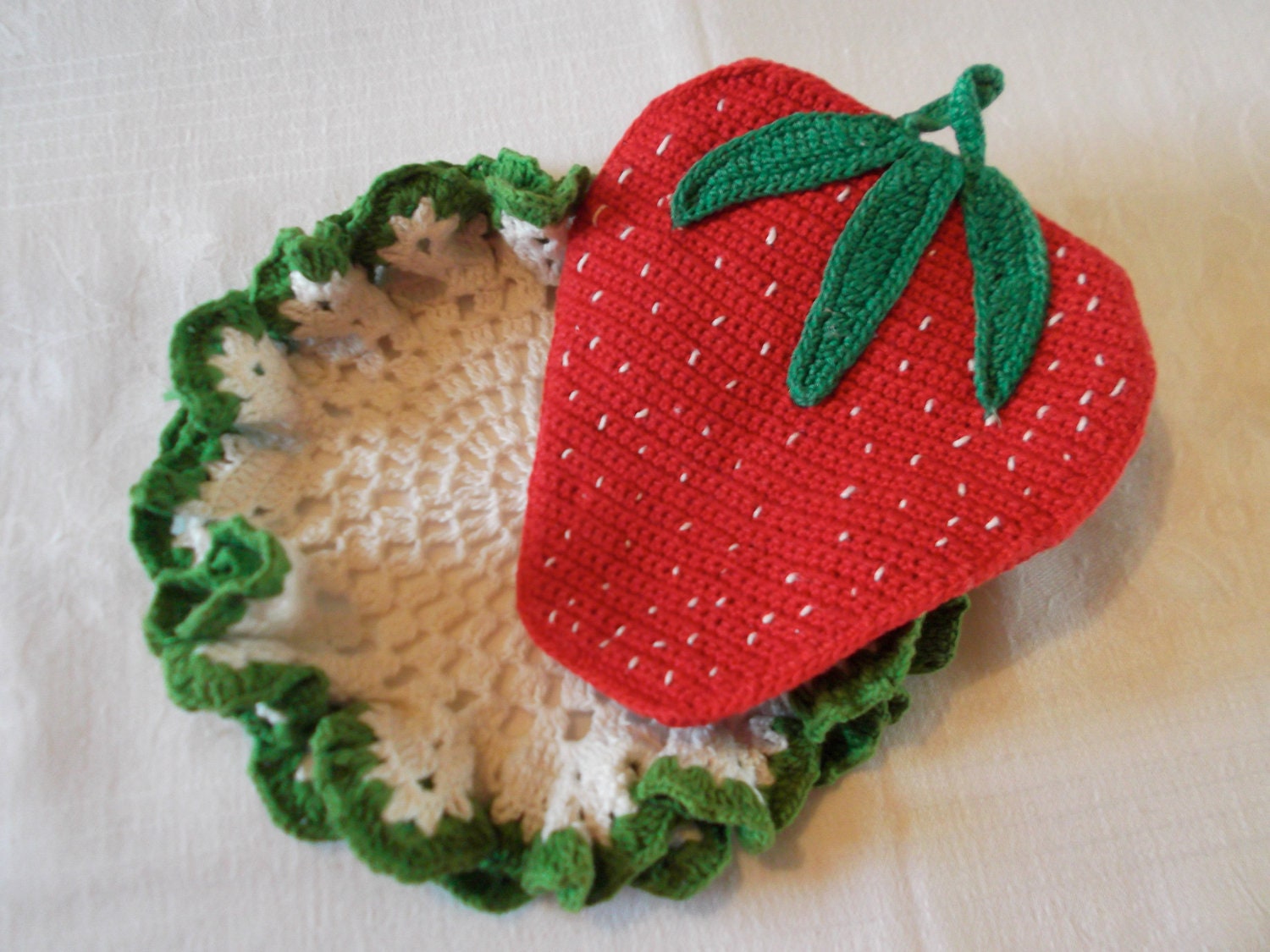 Vintage Strawberry Crocheted Pot Holder And Crocheted Green Ruffled Edge Doily (Lot of Two)