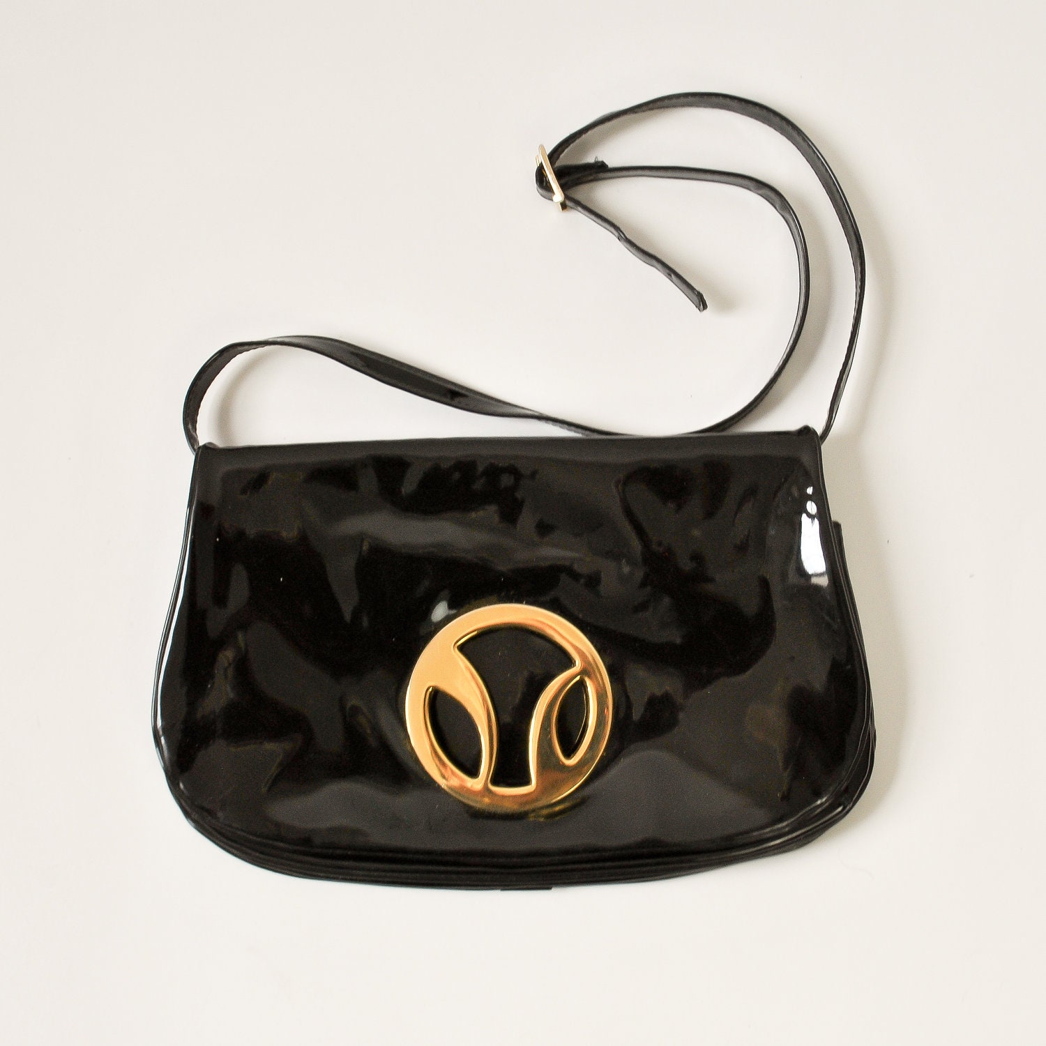 vintage 1960s Meyers black and gold patent leather clutch purse / over the shoulder bag / 60s handbag