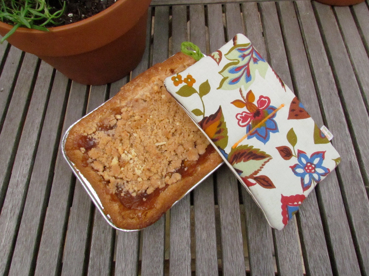 Floral Print Vintage Upcycled Fabric Pot Holder // shower - housewarming gift