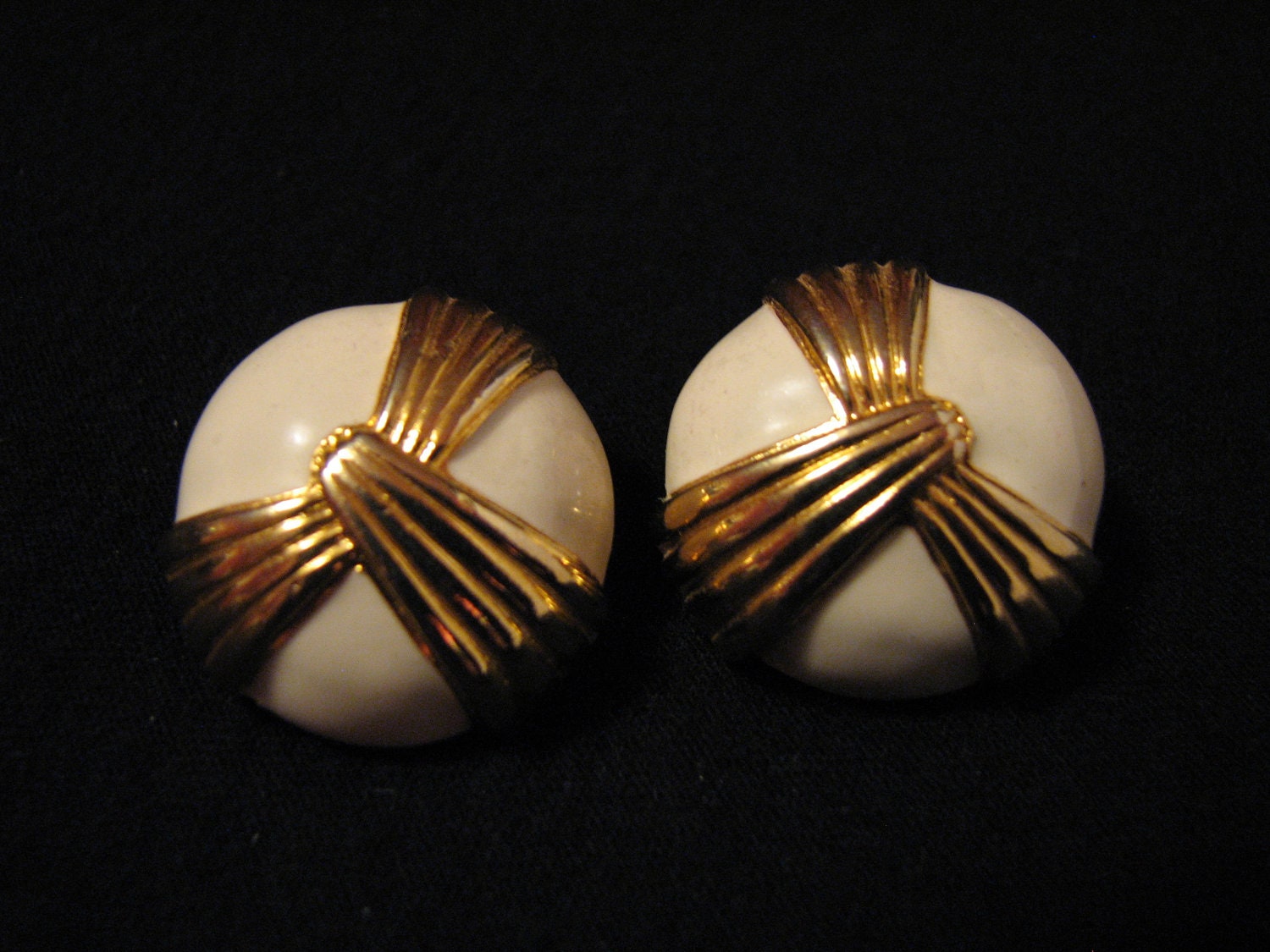 Vintage MJENT Gold Tone and Creamy White Enameled Round Puffy Pierced Earrings