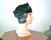 1930s hat Incredible forest green velvet 30s evening toque with silver tone trim size 22