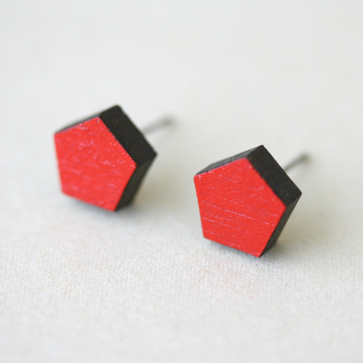 Mini wooden geometric pentagon stud earrings in red