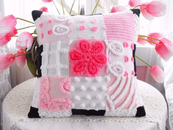 ADORABLE VINTAGE CHENILLE Checker Board Border Patchwork Pillow