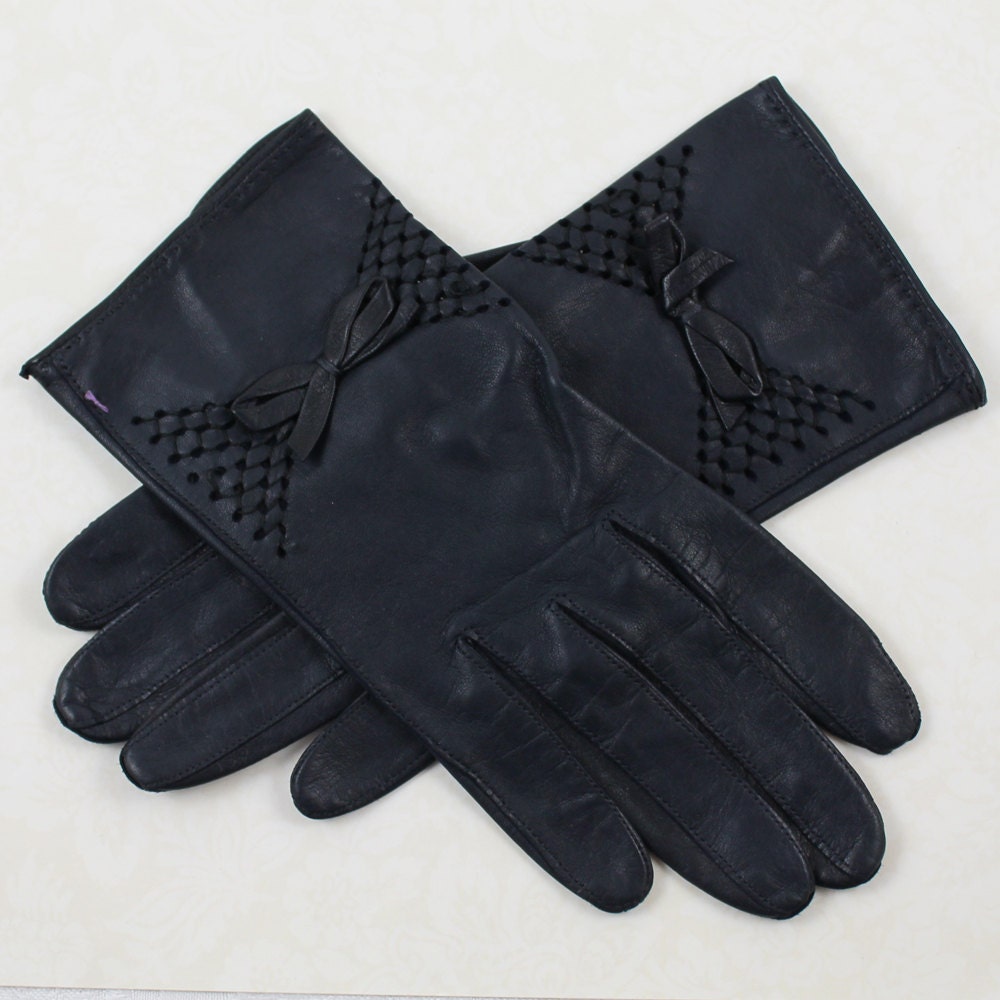 Vintage Grandoe Size 6 1/2 Black Soft Leather Bow Small Gloves