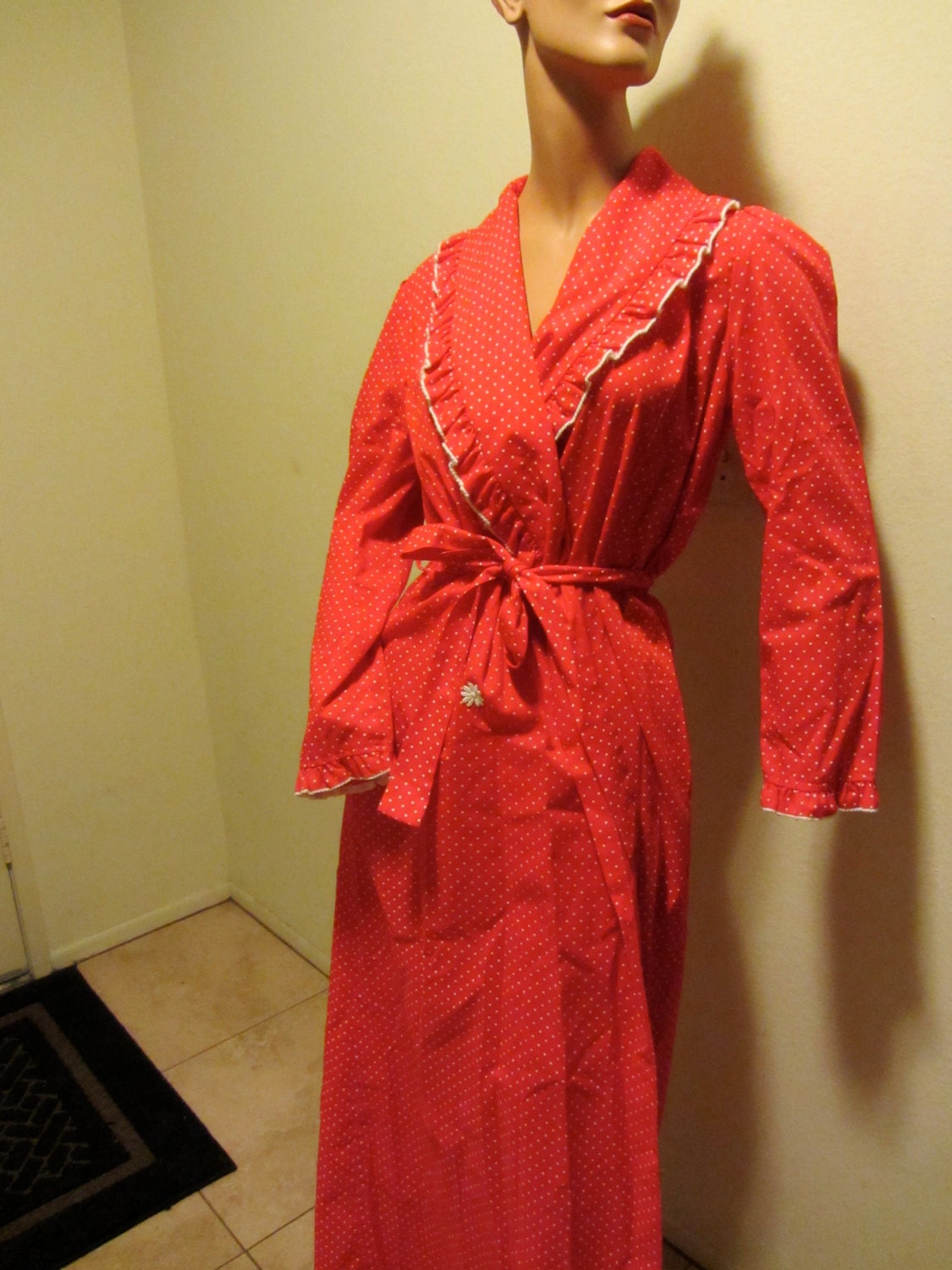 1970's Red with polka dots Womens robe