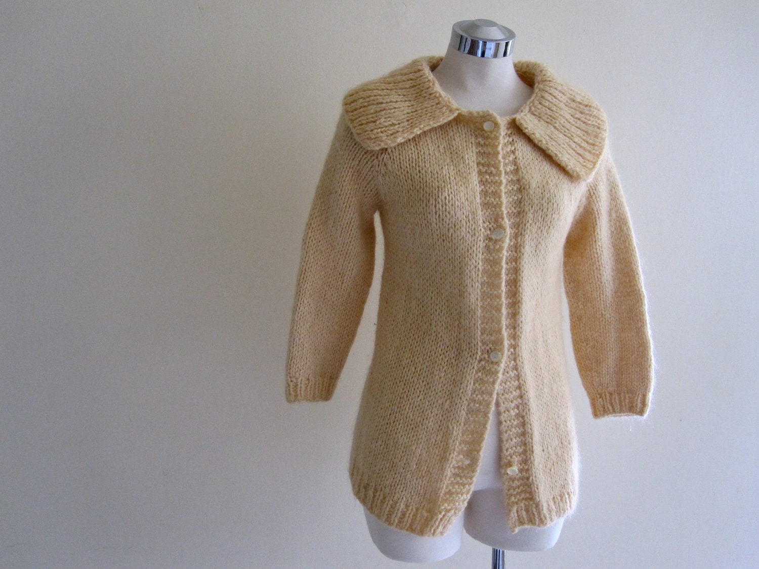 SALE Vintage 1960's Cardigan // Ivory Shawl Collar Sweater // xs - s