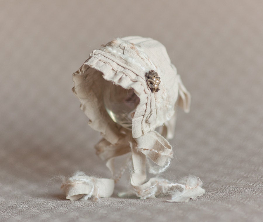 SAVANNAH- Linen. Off White. Neutral. Fabric Bonnet. Newborn. Baby Girl. Photogpraphy Prop. Vintage Style.