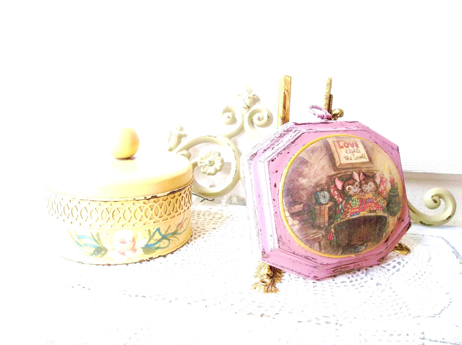 Mice Sweethearts. Shabby Chic Pink. Wood Plaque. Bubble Print. Woodland Mice. Vintage Home Decor